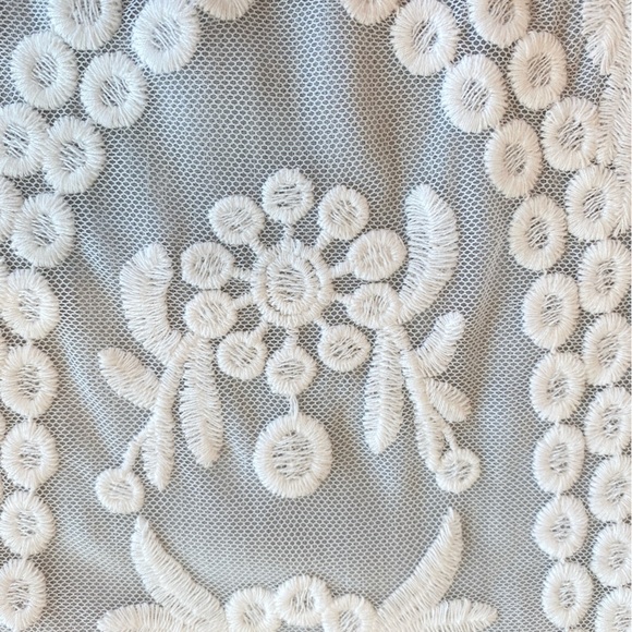 Venus Lace Overlay Top Women’s Medium Gray & White - Picture 5 of 9